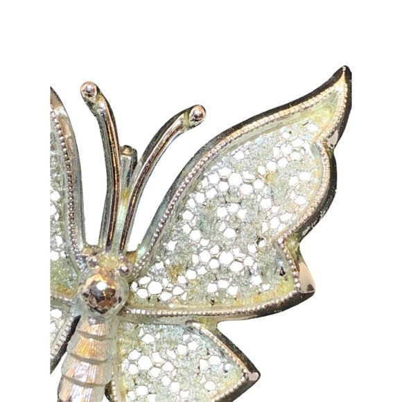 Vintage Silver Tone Butterfly Brooch With Intricate Filigree Wings (1128) - Picture 3 of 6